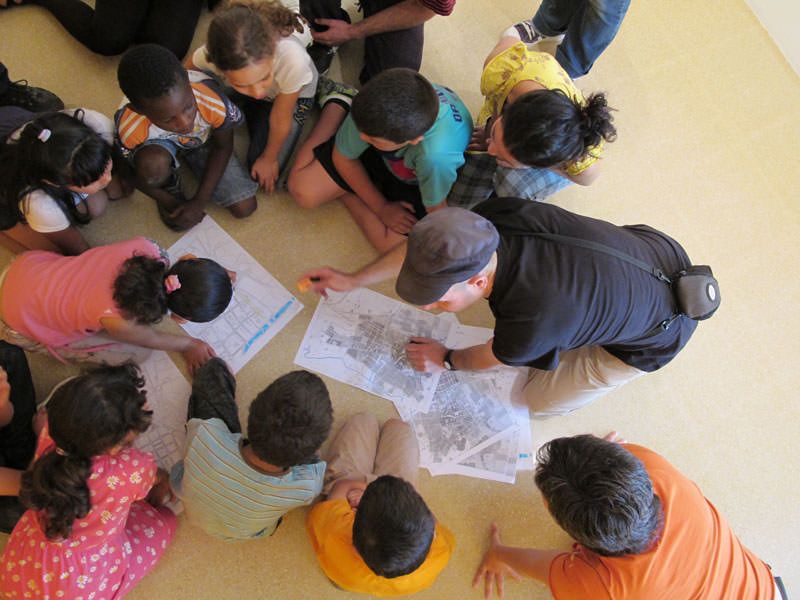 El gran joc El Constructors amb alumnes de La Síni en l'espai expositiu
